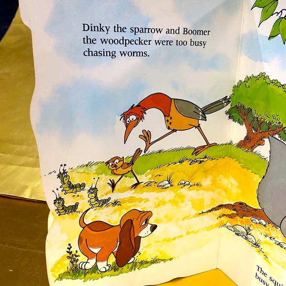 WALT DISNEY PRODUCTIONS 1981 THE FOX AND THE HOUND FINDS A FRIEND BOARD BOOK - Picture 4 of 15